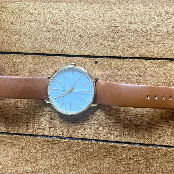 NWT Michael Kors Pyper Gold-Tone/Leather Luggage Strap.White Sunray Crystal 38mm - Picture 7 of 7